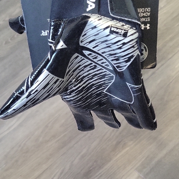 Under Armour Black and White Football Gloves - Picture 3 of 5